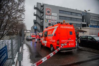 Stuttgart-Hedelfingen: Reizgas im Einkaufszentrum - 13 Verletzte - Feuerwehr im Grosseinsatz